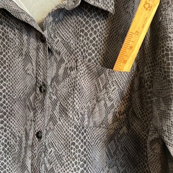 Solutions New York charcoal Grey Snakeskin Print Shacket Size XL - Picture 4 of 14